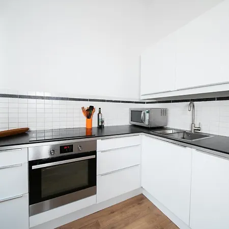 White 60 Qm - Zentral - Balkon - Messe Lägenhet *