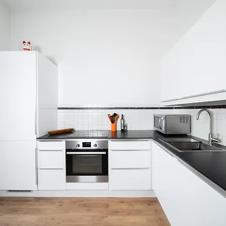 White 60 Qm - Zentral - Balkon - Messe Appartement
